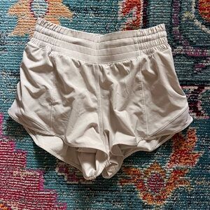 Lululemon “Bone” hotty hot shorts size 4 2.5 inch inseam